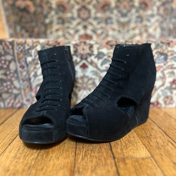 Jeffrey Campbell Mary Rocks Wedge Booties in Black l Size 8.5 - Picture 4 of 6